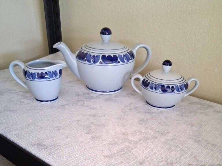Read more about the article Arabia BLUE LAUREL Floral Teapot + Lid with Sugar and Creamer Made in Finland