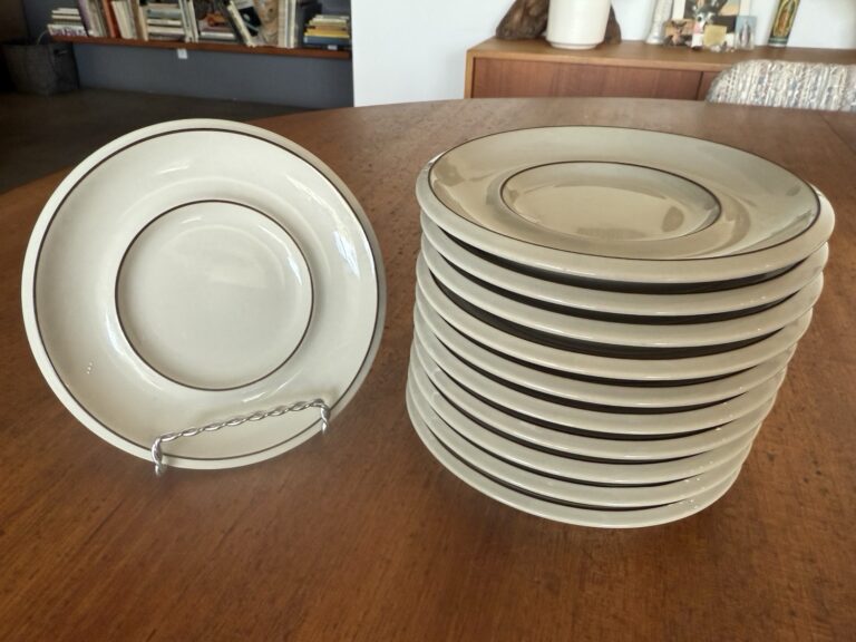 Read more about the article VINTAGE SET OF 11 ARABIA FINLAND FENNICA SAUCERS BEAUTIFUL STONEWARE