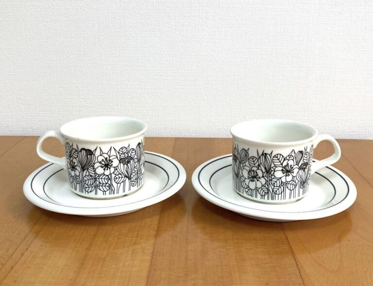 Read more about the article Arabia Vintage Krokus/Crocus C S 2 Guests