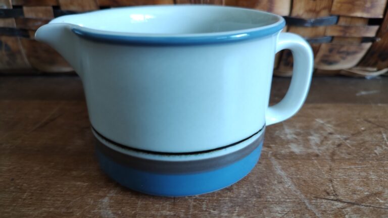 Read more about the article Arabia of Finland Uhtua 1985-1997 Blue/Tan Stoneware Creamer