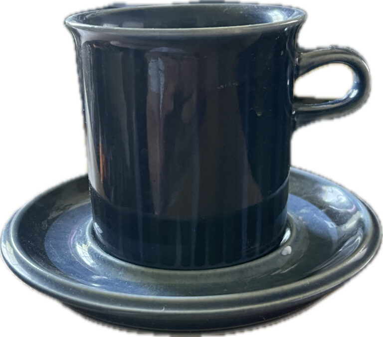 Read more about the article Arabia Finland Blue Kosmos Tea Cup and Saucer Coffee Big One! Rare Hard to Find