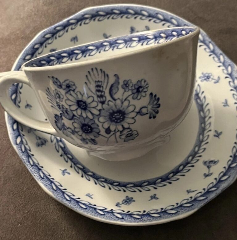 Read more about the article Vintage Arabia Of Finland Finn Flower Blue Cup and Saucer  3 1/4″ D X 2″ Teacup