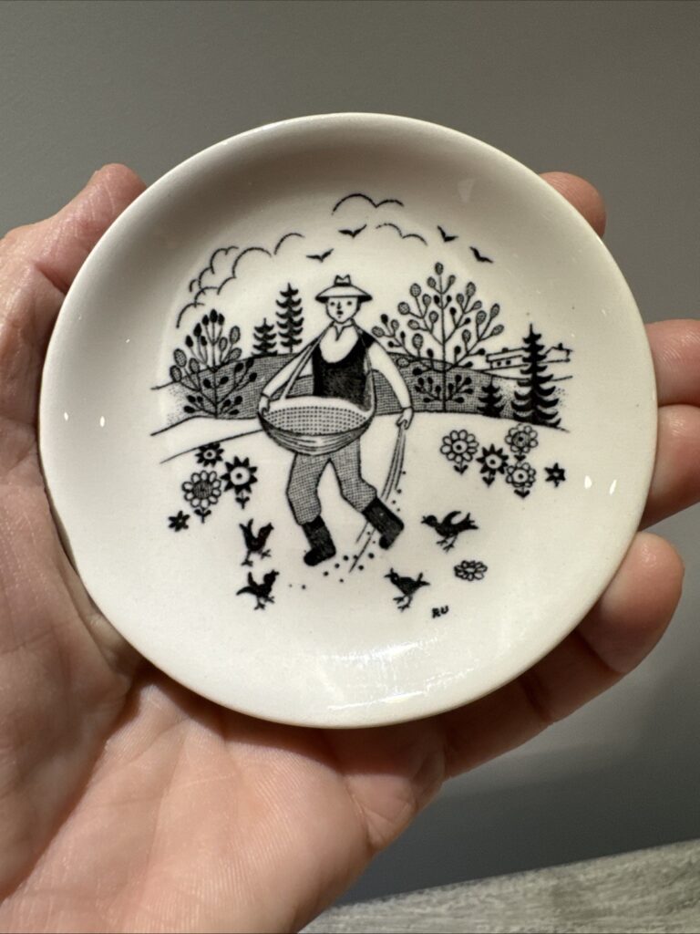 Read more about the article Arabia Finland Emilia Spring Pin Dish Wall Plate  Raija Uosikkinen 1960s Ceramic