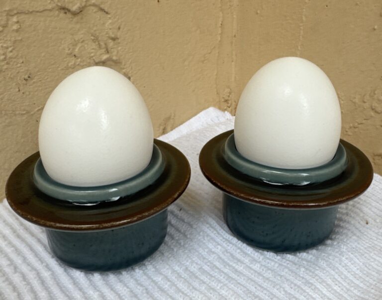 Read more about the article RARE 2 Arabia of Finland MERI BLUE Egg Cups~Discontinued Pattern