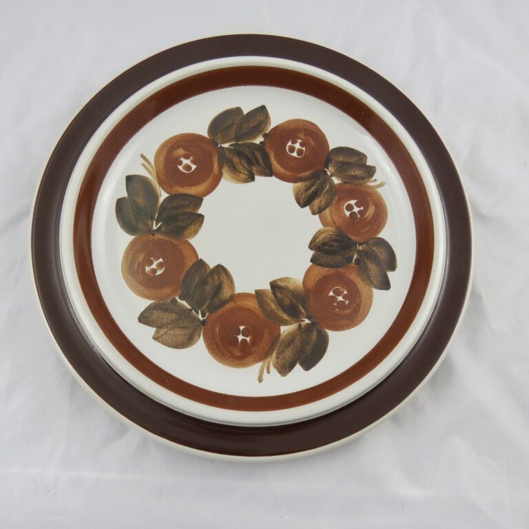 Read more about the article Arabia Finland Rosmarin Brown Round Chop Plate Platter 13-1/4″ Ulla Procope