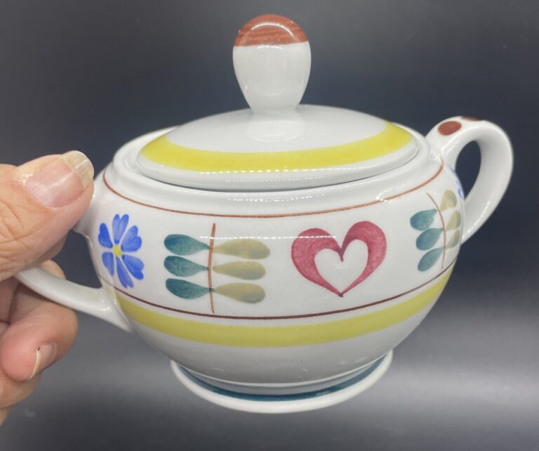Read more about the article Arabia Finland Pirtti Hand Painted AR Finland Porcelain Sugar Bowl Heart Floral