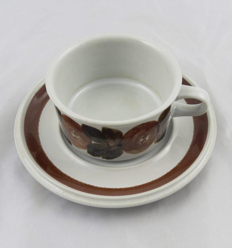 Read more about the article Arabia Finland Rosmarin Brown Cup and Saucer Ulla Procope Multiple Available