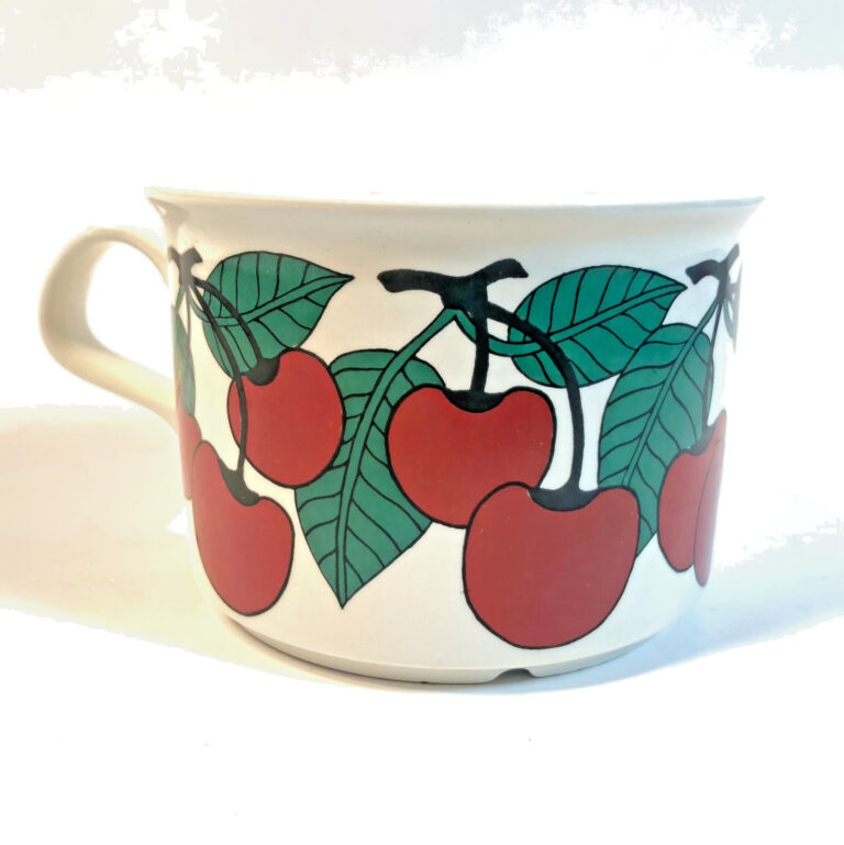 Read more about the article ARABIA Finland Kirsikka Cherry 8 oz. Ceramic Coffee Tea Cup