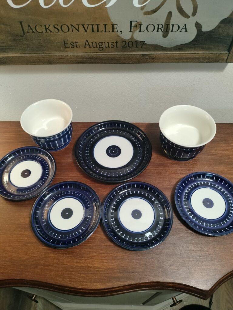 Read more about the article Arabia Finland Valencia Lot – 4 Saucers   2 Open Cups  1 Larger Saucer