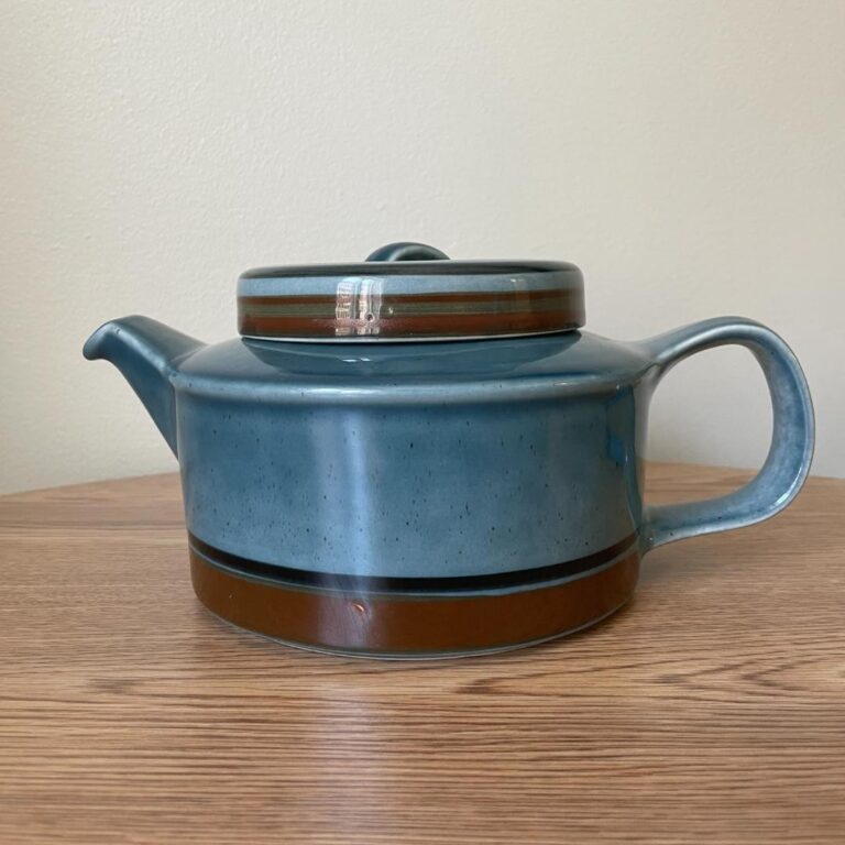 Read more about the article Arabia Meri Teapot / Arabia Meri