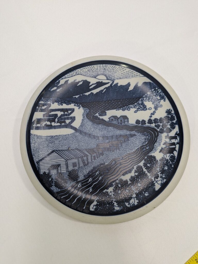 Read more about the article Finland ARABIA Stoneware Plate 101 Epic Landscape Artist Raija Uosikkinen 10.25″