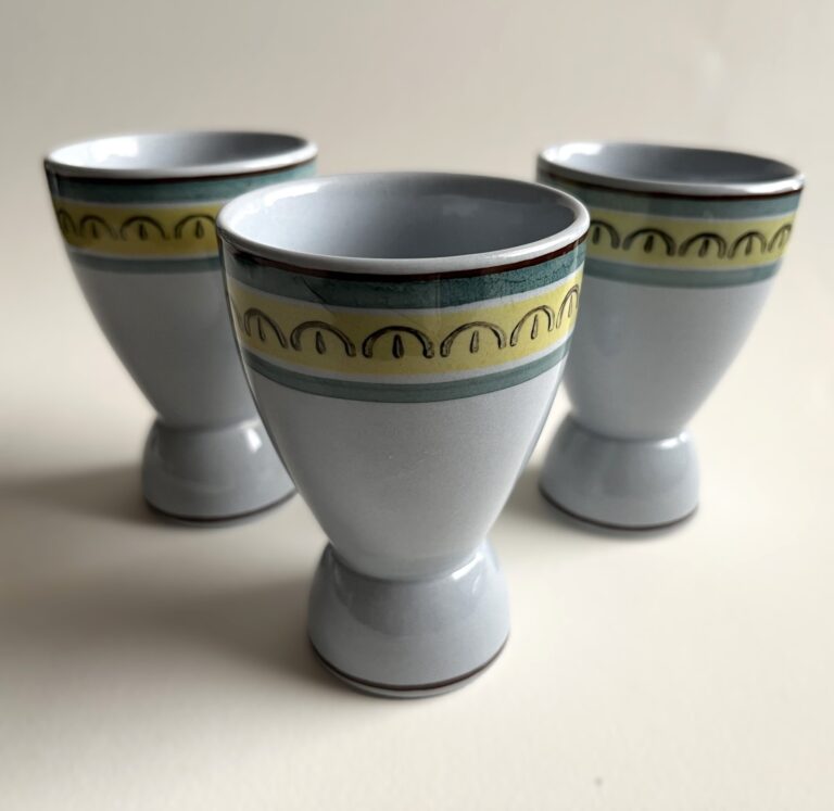 Read more about the article Vintage Arabia Crown Band Pattern set of 3 Egg Cups