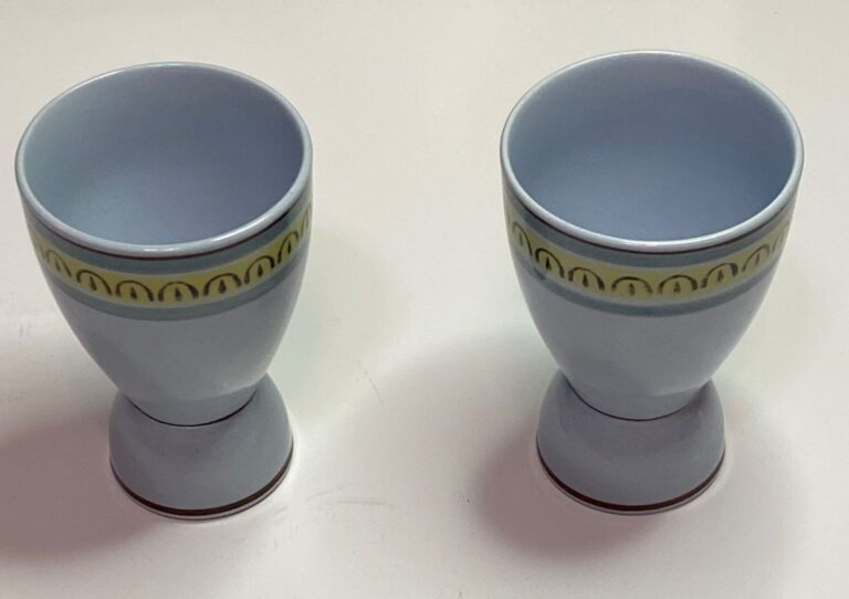 Read more about the article Set of 2 Vtg “Crown Band” Arabia Handpainted Double Egg Cups (Made in Finland)