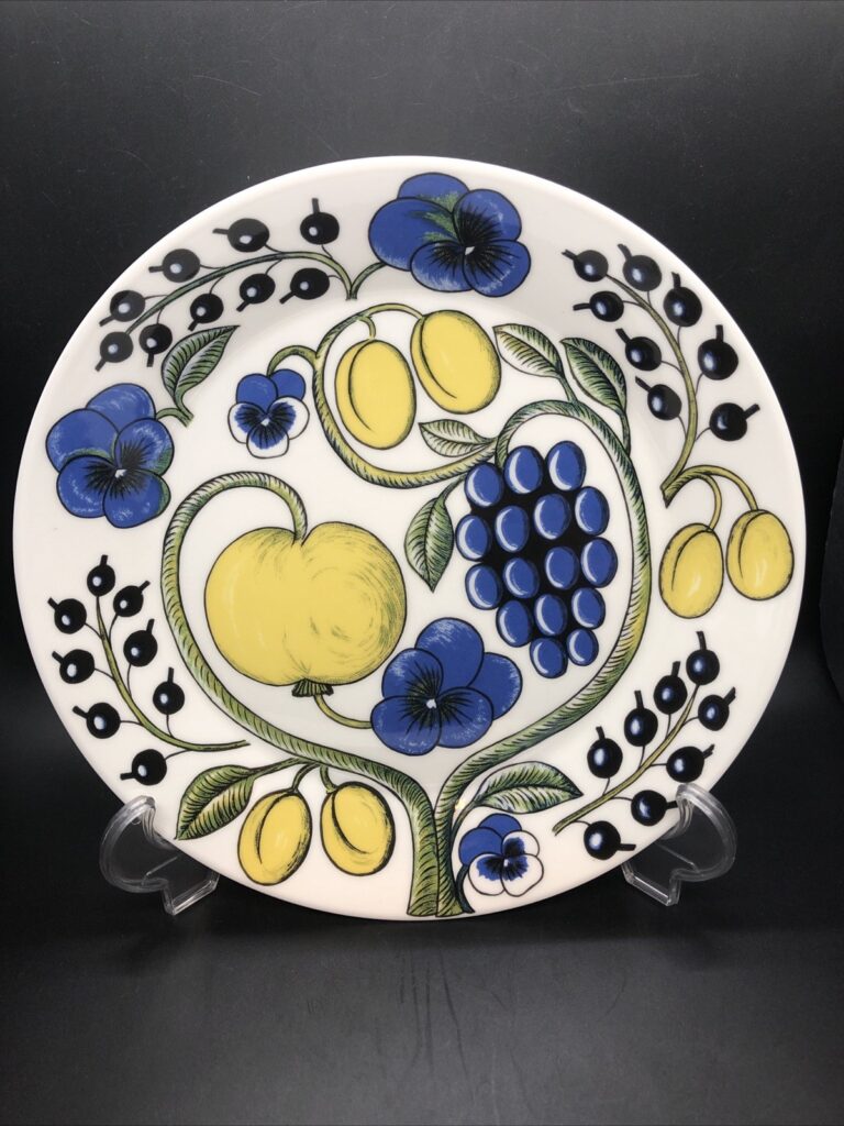 Read more about the article Arabia Finland Paratiisi Dinner Plate Yelllow Round Birger Kaipiainen