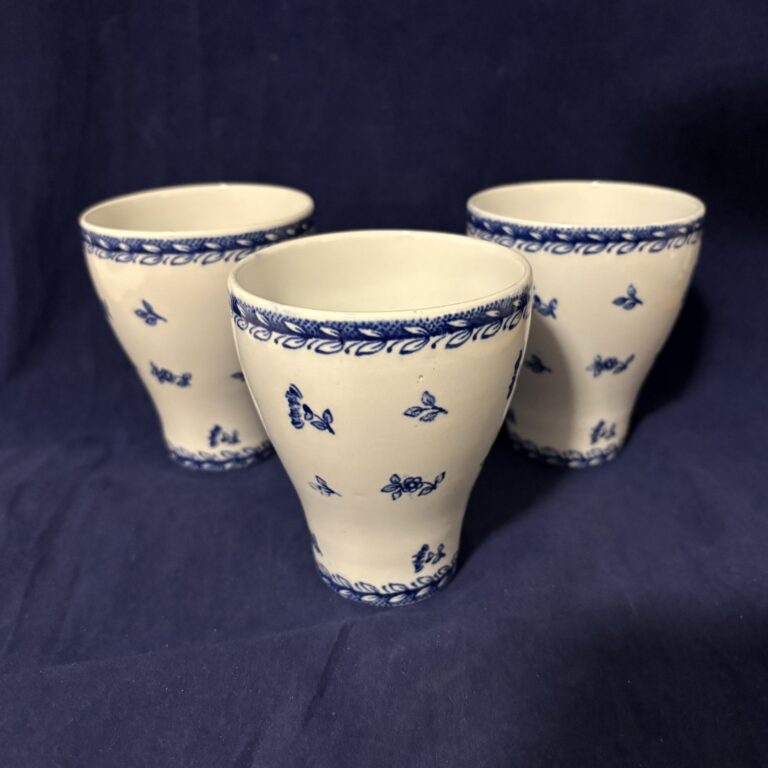 Read more about the article Set of 3 Vintage Arabia of Finland Ceramic Tumblers FINN FLOWER BLUE MCM 4″ Tall