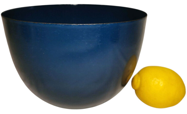 Read more about the article KAJ FRANCK for ARABIA  FINEL FINLAND VINT 8″ ROYAL BLUE BKD ENML SRVNG/MXNG BOWL