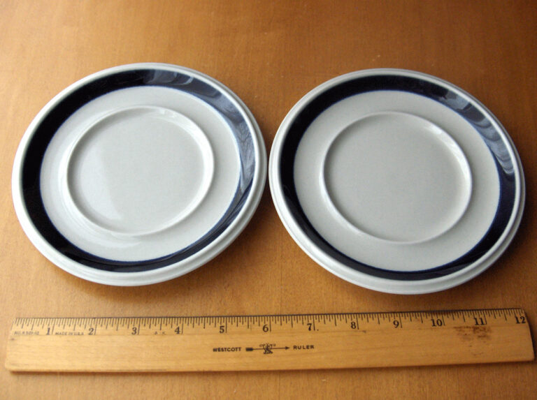 Read more about the article Arabia of Finland Anemone Blue vintage saucer pair~midcentury modern style-NR