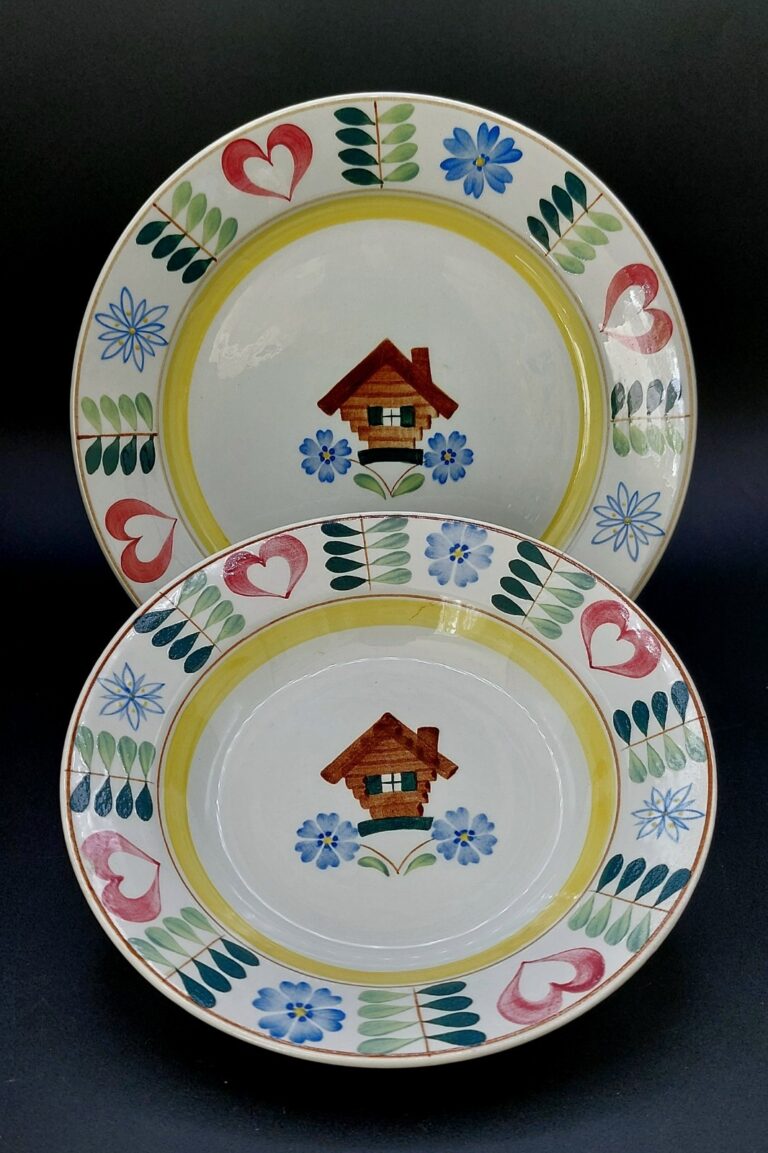 Read more about the article Vintage Pirtti by Arabia of Finland Pottery 9″ Luncheon Plate and 7″ Soup Bowl Set