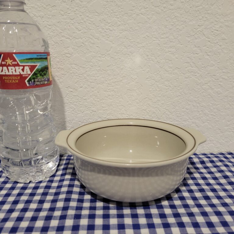 Read more about the article VTG ARABIA FINLAND FENNICA LUGGED SOUP CEREAL BOWL STONEWARE BEIGE BROWN TRIM