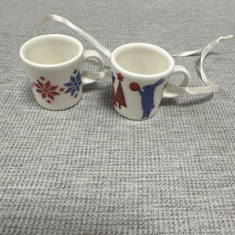 Read more about the article Arabia Snowflake Rabbit Mini Mug Ornament 2 Set