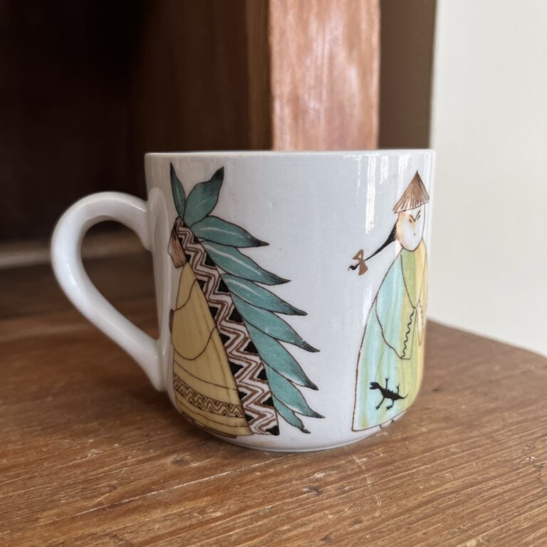 Read more about the article ARABIA FINLAND PEOPLE PARADE NATIVE PEOPLE TEACUP CHILDS CUP MUG MCM