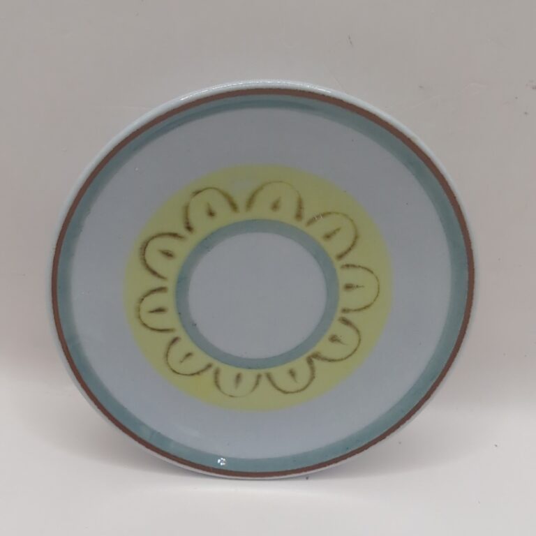 Read more about the article ARABIA OF FINLAND CROWN BAND BUTTER PAT PLATE – 3.25″ – HAND PAINTED VINTAGE