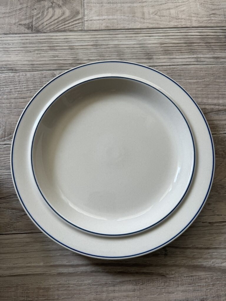 Read more about the article Arabia Finland Saimaa White Blue 1980’s Dinner Plate 10″ Lot Of 7