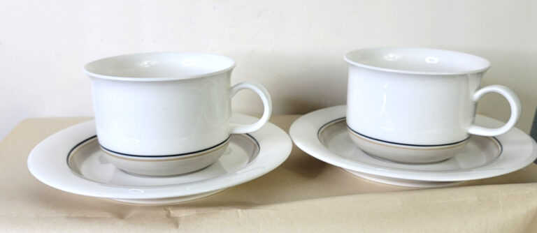 Read more about the article Arabia Finland Sieta Aritca Set of 2  Cups and Saucers Flat Mid Century Leivo
