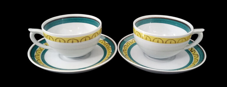 Read more about the article Vintage 4 Pc. Set Arabia Cups and Saucers Demitasse Espresso Crown Band Finland