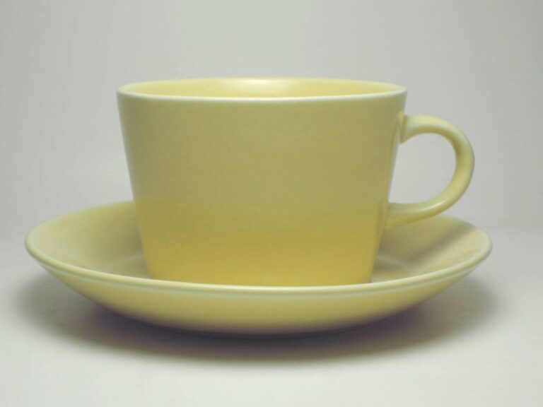 Read more about the article Arabia Kilta Yellow Cup and Saucer Teema Kai Frank ARABIA KILTA CandS KAJ FRANCK