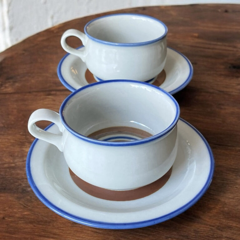 Read more about the article 2 Arabia Finland Peter Winquist Coffee Cup and Saucer Mug Teacup (Set of TWO) HTF