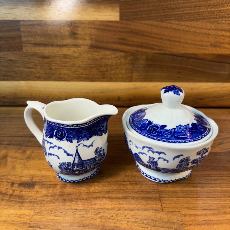 Read more about the article Vintage Arabia of Finland Blue Church And Boat Theme Creamer and Sugar Bowl wLid