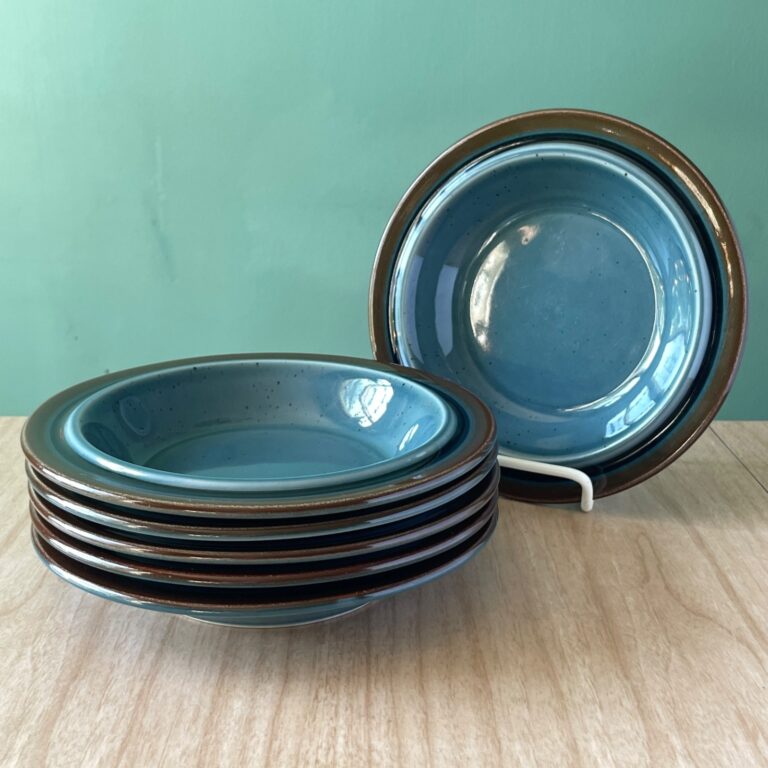 Read more about the article Arabia of Finland MERI BLUE 7-7/8″ Rim Soup Bowls ** SET OF SIX (6)
