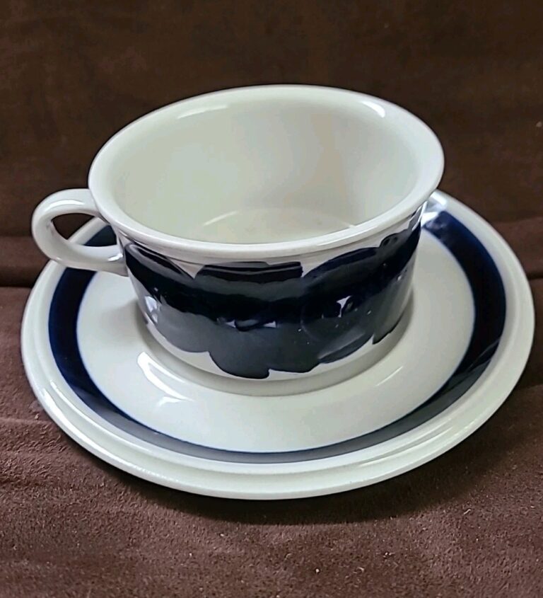 Read more about the article Arabia Finland Blue Anemone Short Coffee Cup Saucer Ulla Procope