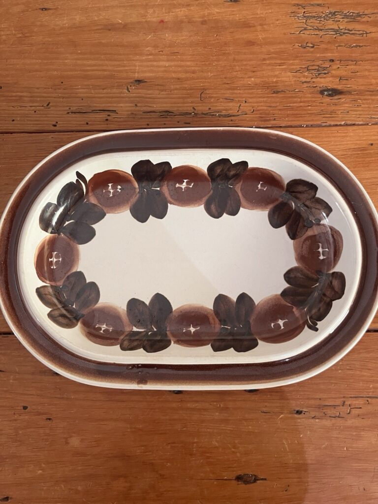 Read more about the article ARABIA ROSMARIN BROWN OVAL SERVING PLATTER  14 1/4″ ~ HAND SIGNED MCM