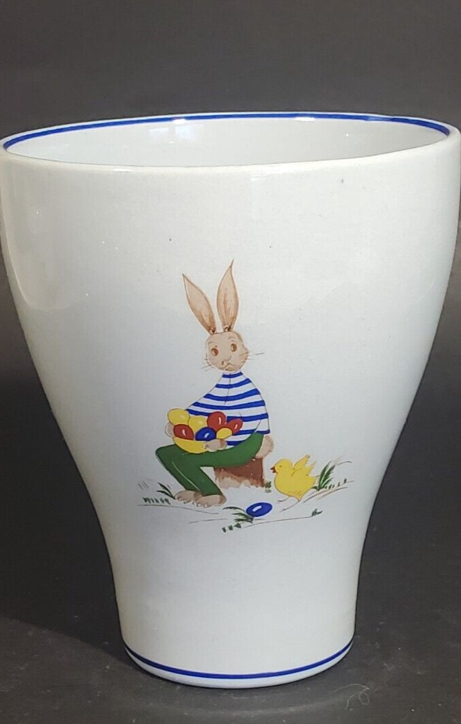 Read more about the article Vintage Arabia Finland Blue Bunny w Eggs and Chick Cup Beaker