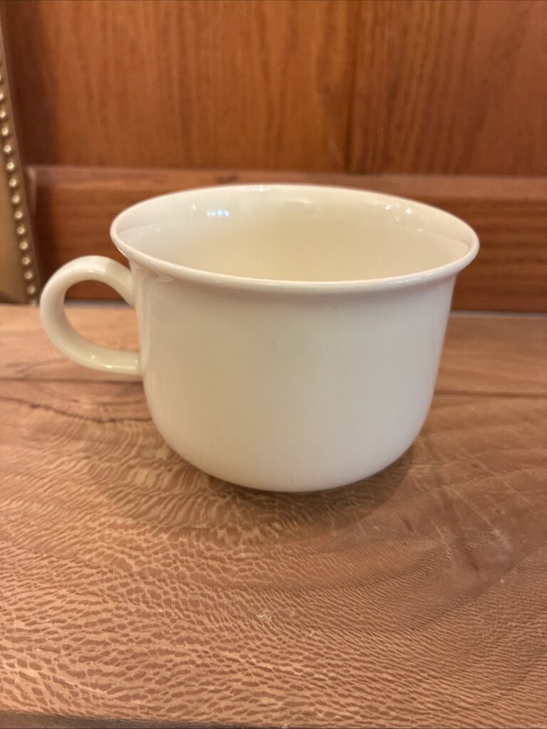 Read more about the article White Ceramic Arabia Finland ARCTICA Cup Vintage