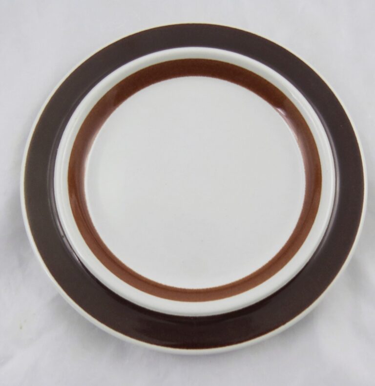 Read more about the article Arabia Finland Rosmarin Brown Salad Dessert Plate 8″ Multiple Available