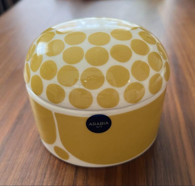 Read more about the article Arabia Sunnuntai Jar with Lid