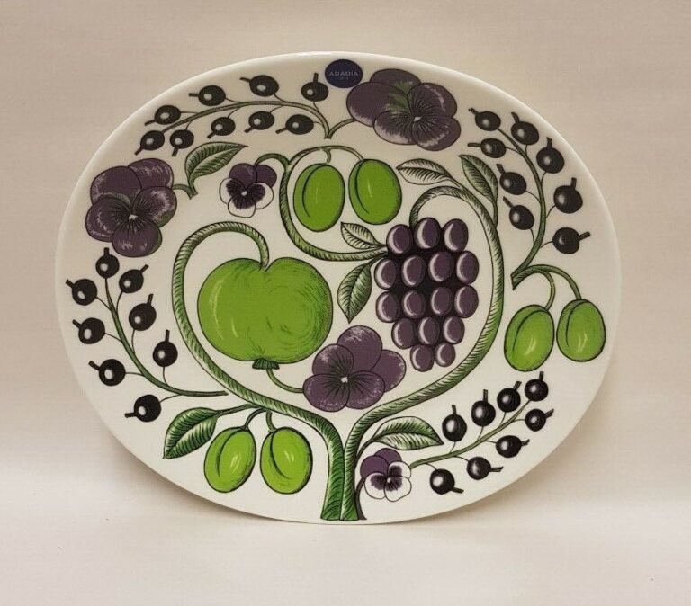 Read more about the article Birger Kaipiainen Paratiisi Purple Oval Plate  Finland Arabia  Nuutajärvi
