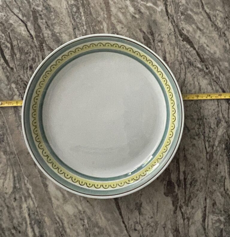 Read more about the article Beautiful arabia of finland crown band deep circular platter