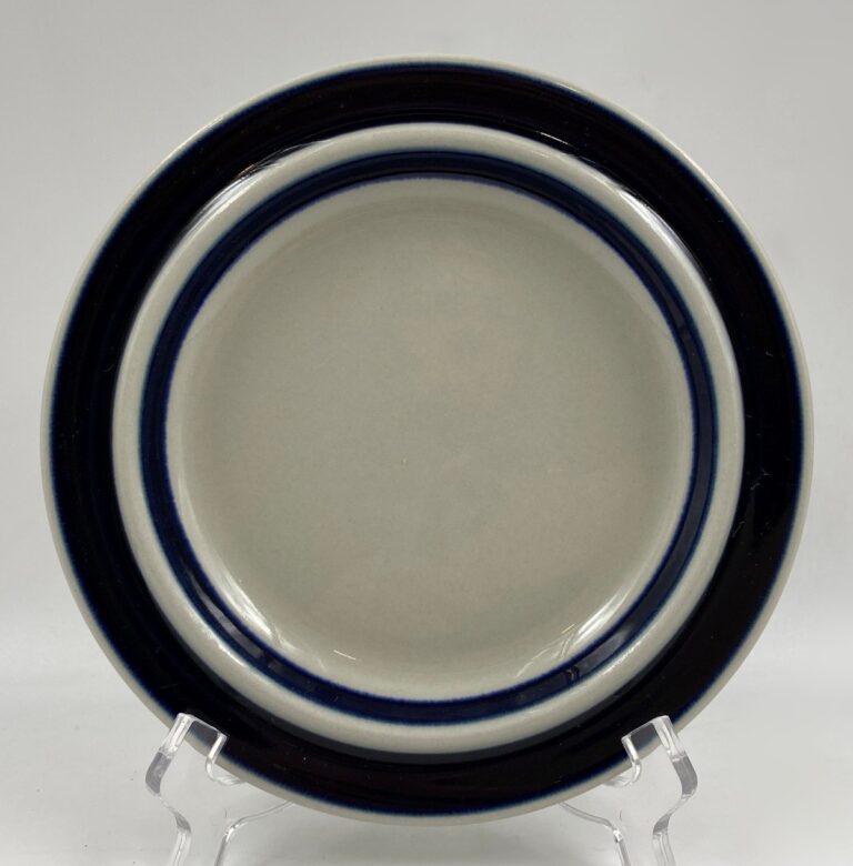 Read more about the article Arabia Finland Anemone Bread/Butter Plate(s) 7” Cobalt Blue