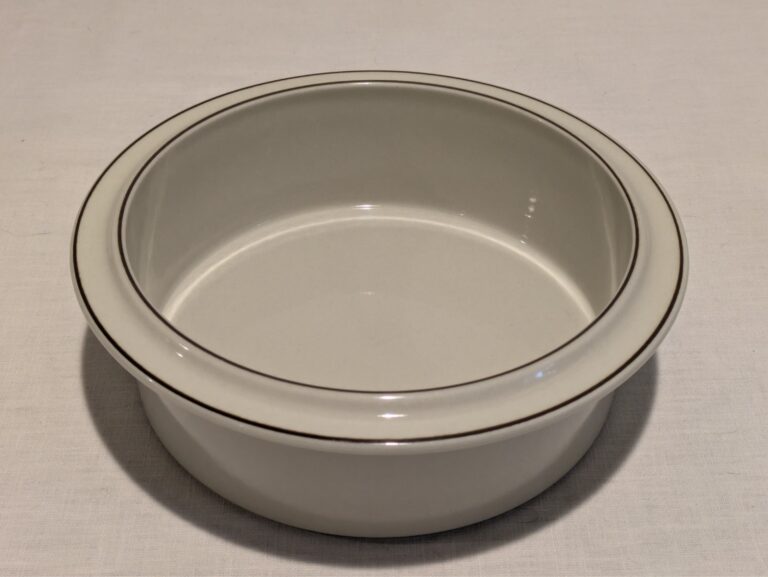 Read more about the article Arabia Finland Fennica #46 Round Vegetable Bowl Brown Stripe. 9″  VGUC.