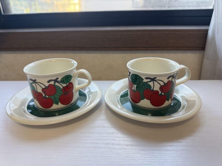 Read more about the article Arabia kirsikka 2 cups and saucers