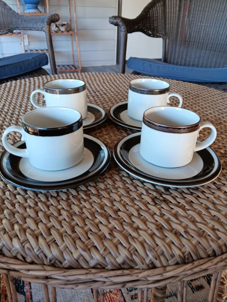 Read more about the article 4- Arabia of Finland KARELIA Flat Coffee Cups and Saucers EXCELLENT !!!