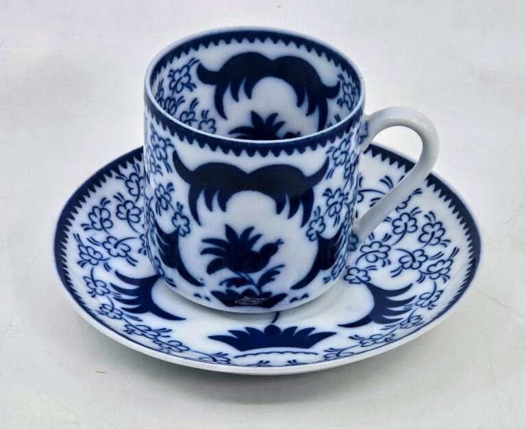 Read more about the article Vtg Arabia Finland She-fo Blue Bird Demitasse Cup Saucer Cobalt White Flowers