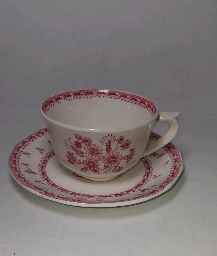 Read more about the article Vintage Arabia of Finland Finn Floral Tea Cup and Saucer Set Flowers