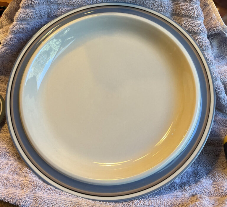 Read more about the article 2 Arabia of Finland Uhtua Stoneware 13″ Round Serving Platter Plate Mid Century