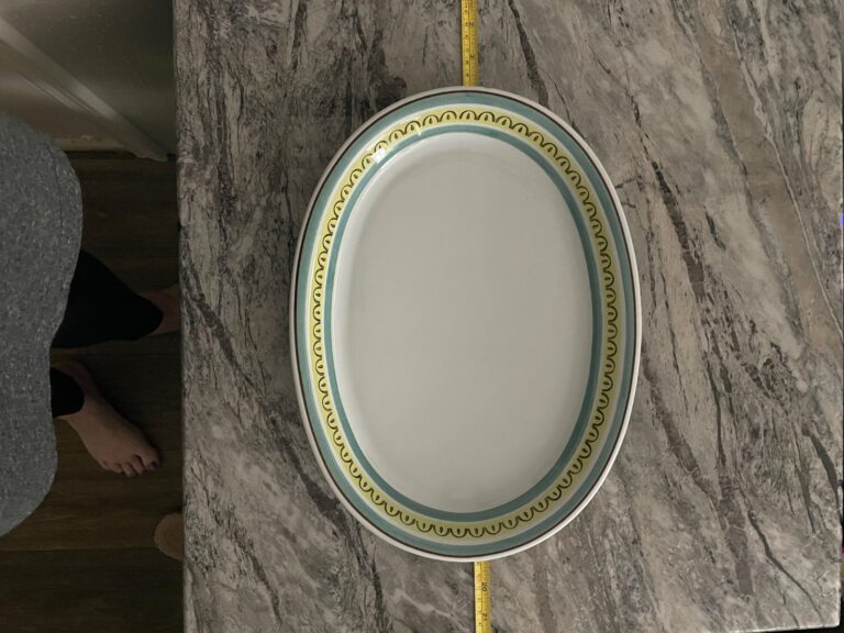 Read more about the article Arabia of Finland Oval platter