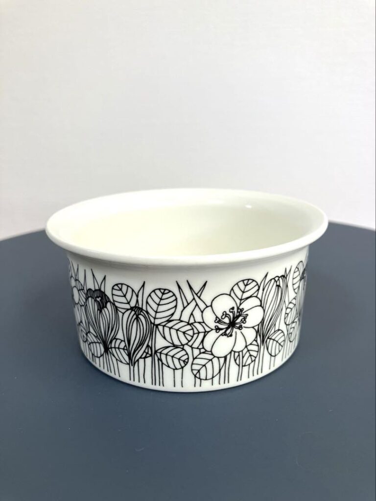 Read more about the article ARABIA KROKUS Black and White Sugar Bowl Vintage